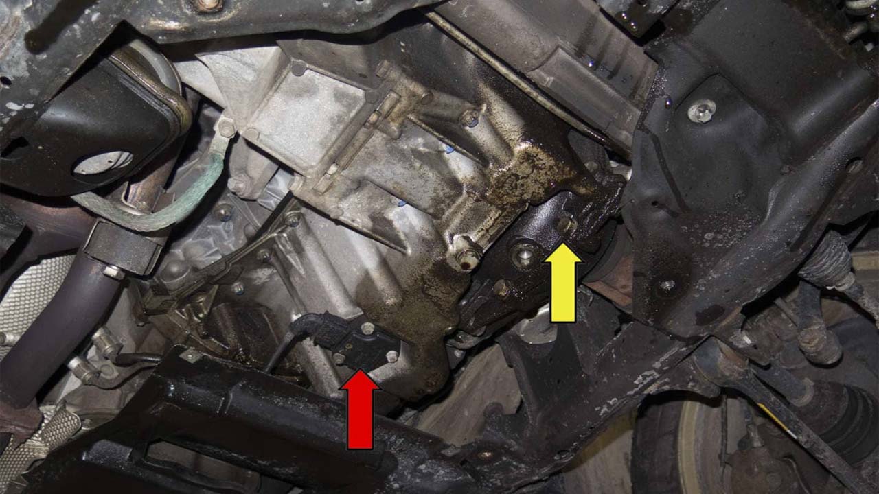 Wycieki oleju od spodu silnika